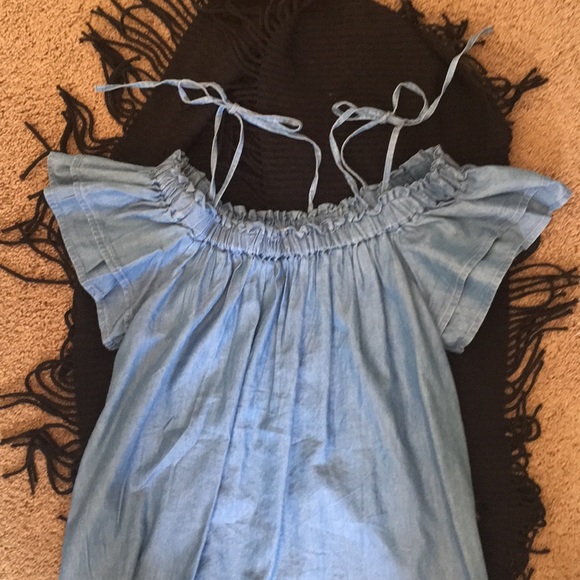 LOFT Denim Off the Shoulder Top. NWT. SIZE MP CUTE - Picture 2 of 7